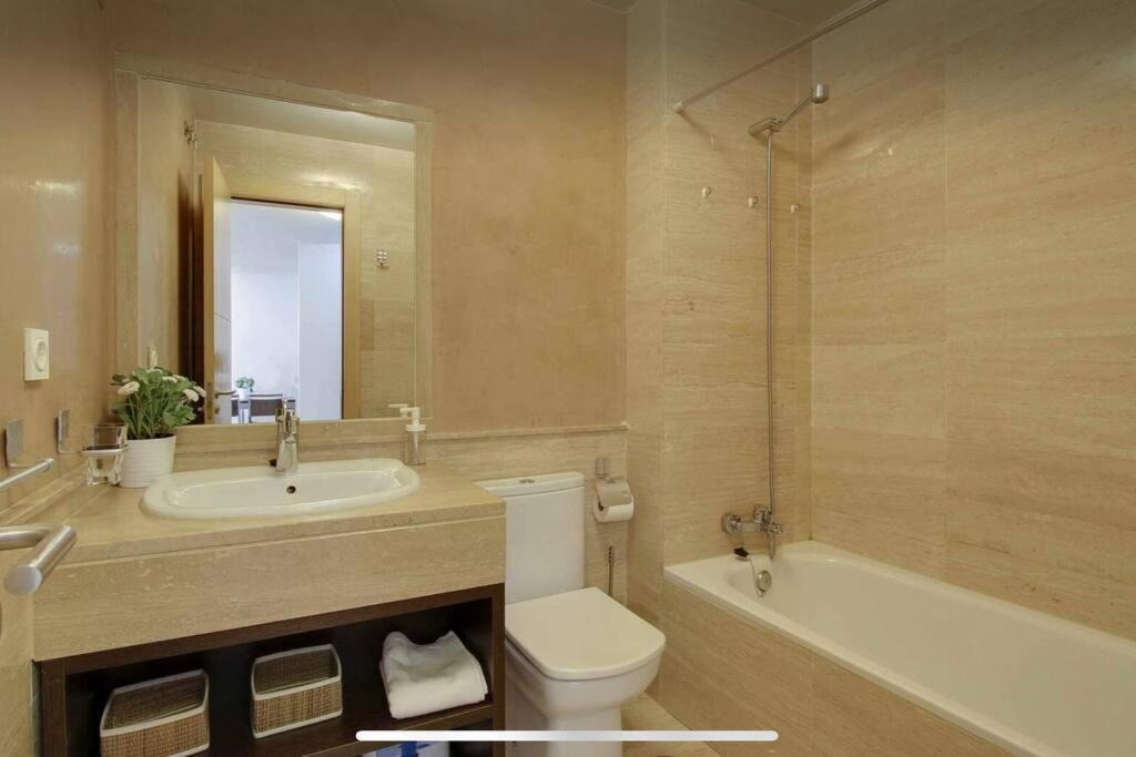 דירות מאלגה Pacifico P4 - Bonito Apartamento Con Piscina & Parking, Playa A 100 Metros מראה חיצוני תמונה